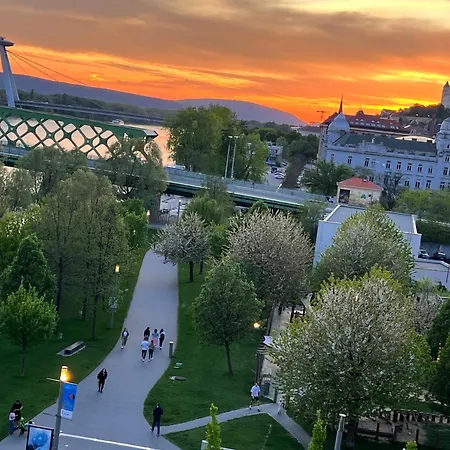 Executive Pristavna *