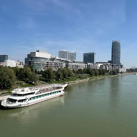 Executive Pristavna