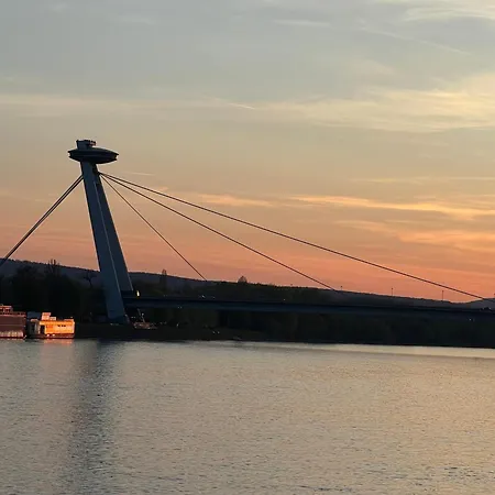 Executive Free Street Parking דירה